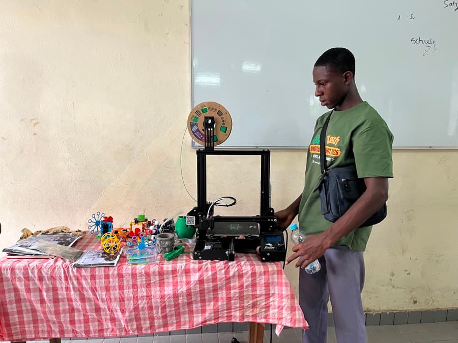 The Innovation Summit project display table with robots and 3D prints