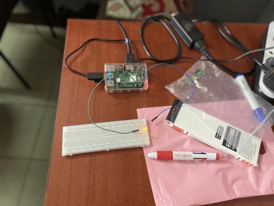 Raspberry Pi Traffic Lights — image 1 of 3